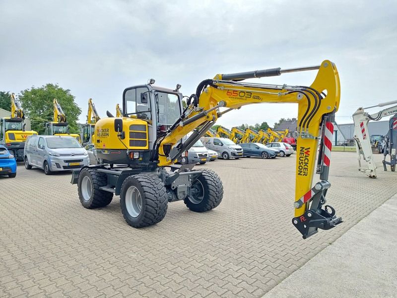 2015 Wacker Neuson 6503-2 wheel excavator, side view 2015 Wacker Neuson 6503-2 wheel excavator, side view