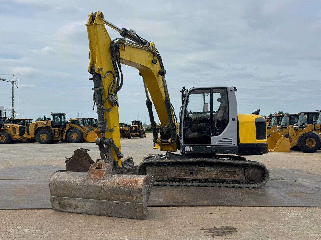 2016 Wacker Neuson ET145 crawler excavator side view 2016 Wacker Neuson ET145 crawler excavator side view
