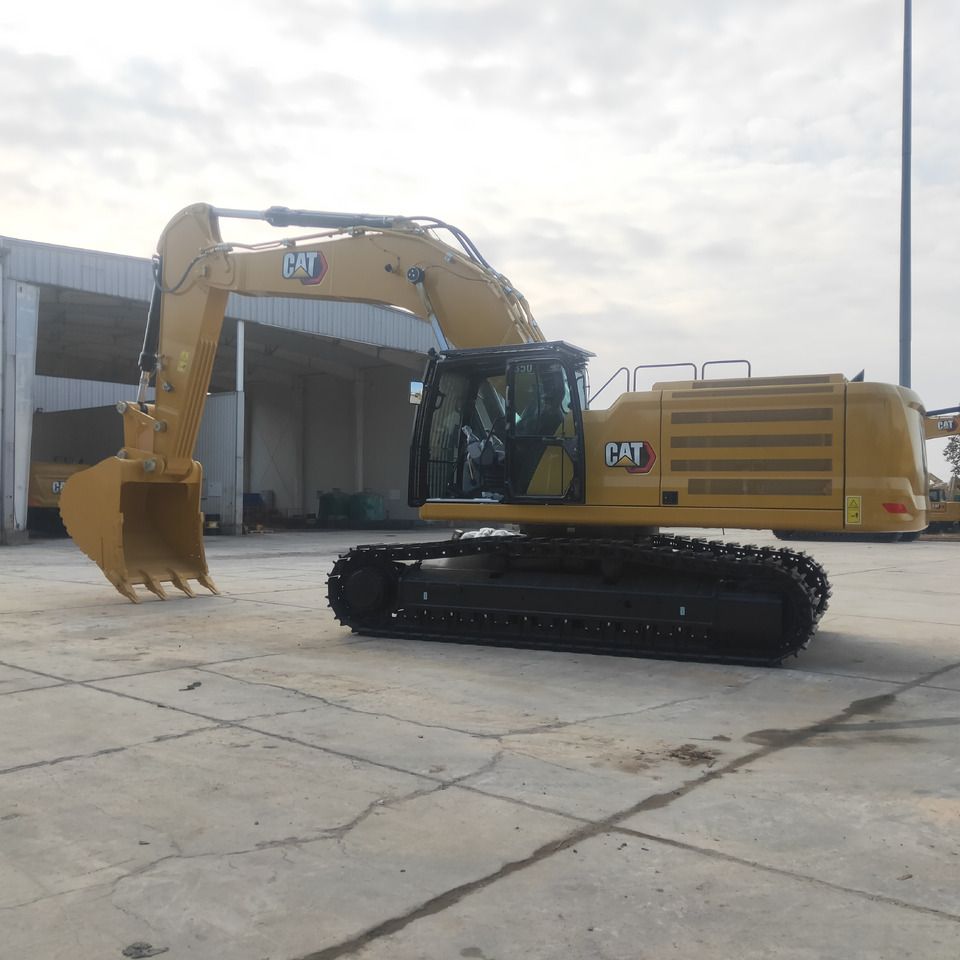 2026 Caterpillar 350 crawler excavator side view 2026 Caterpillar 350 crawler excavator side view