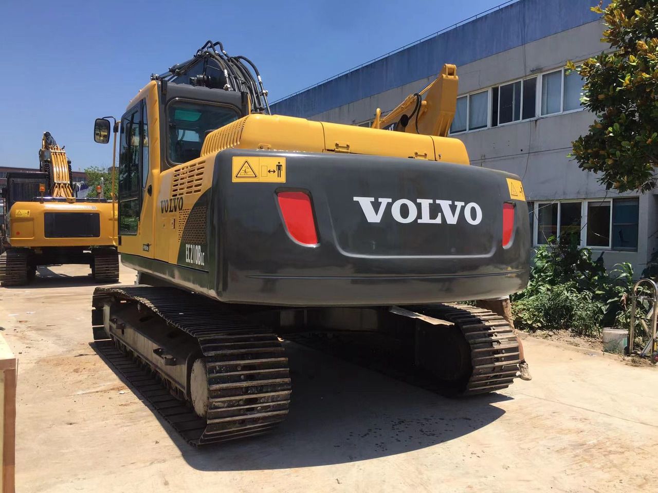 Volvo EC210LC crawler excavator, rear three-quarter view Volvo EC210LC crawler excavator, rear three-quarter view