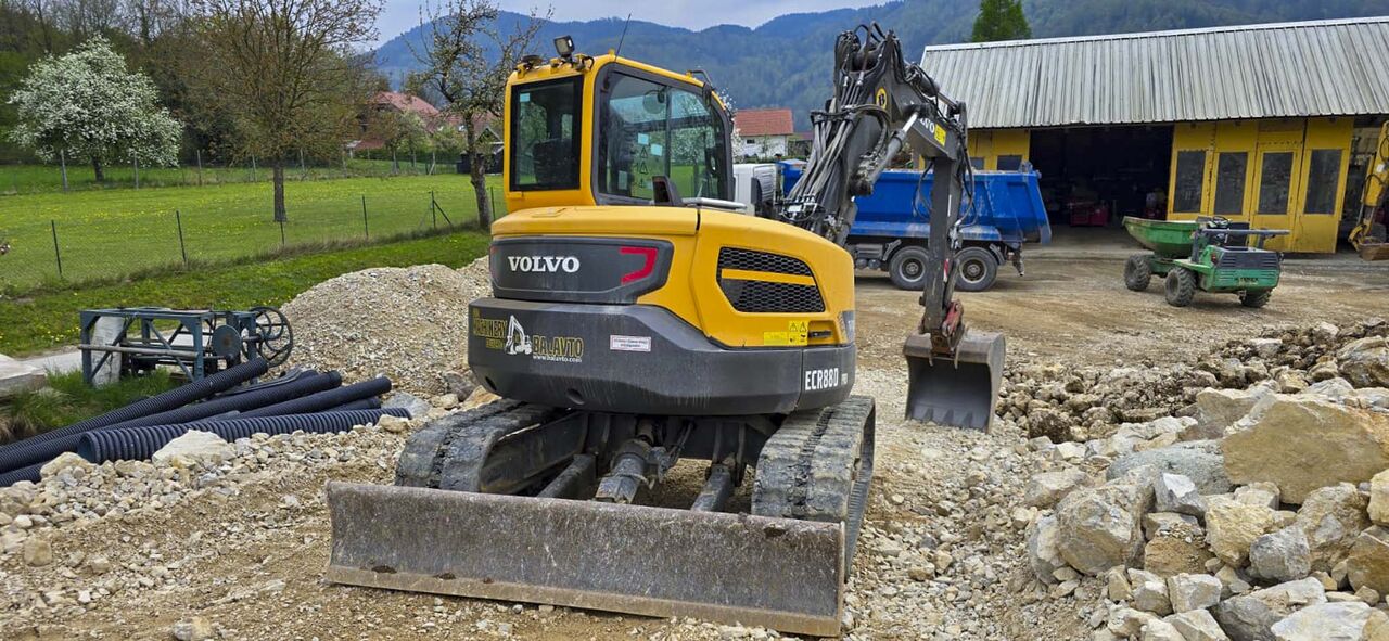 2020 Volvo ECR88D mini excavator, front three-quarter view 2020 Volvo ECR88D mini excavator, front three-quarter view