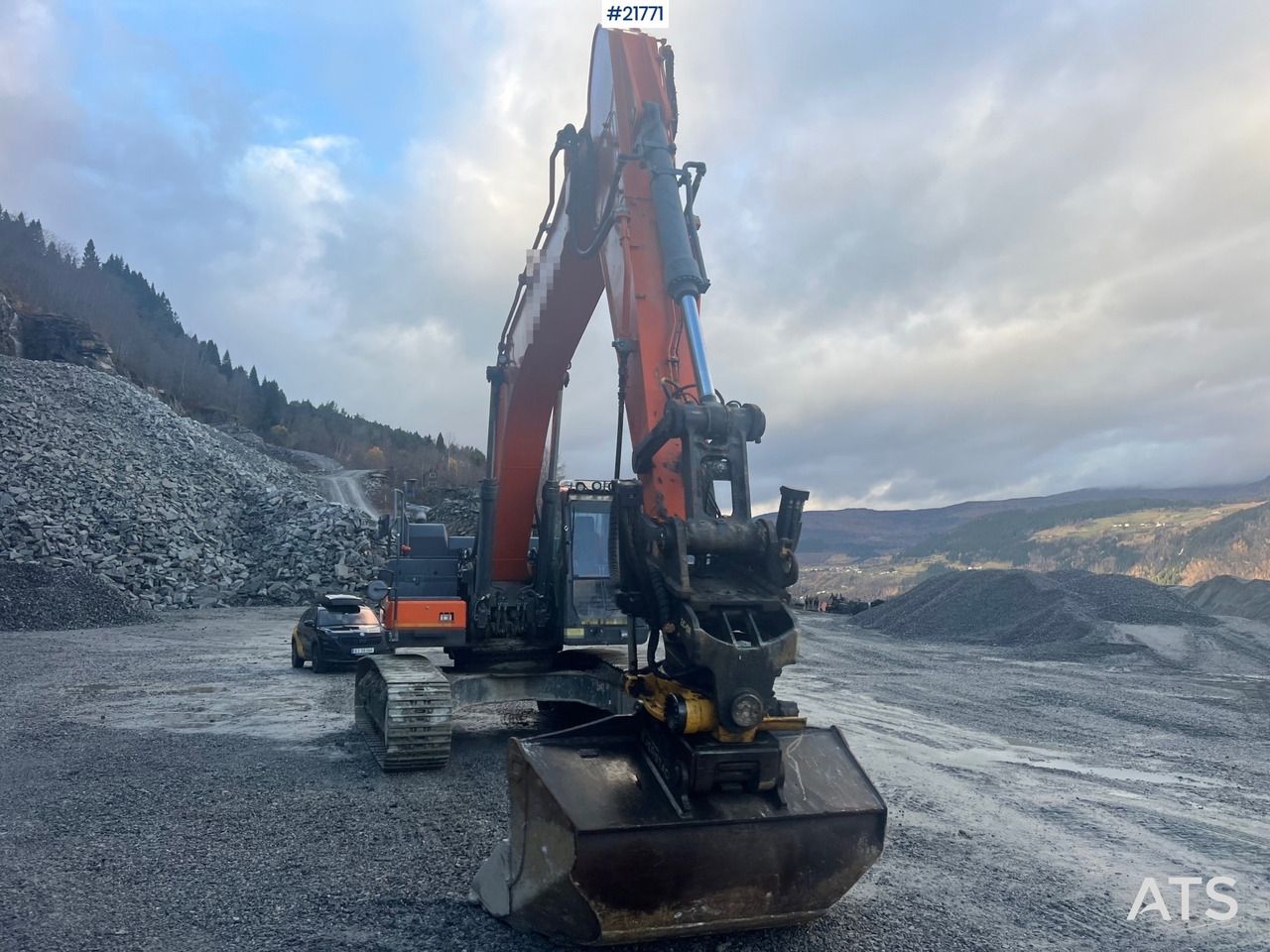 2017 Doosan DX300LC-5 crawler excavator, front view