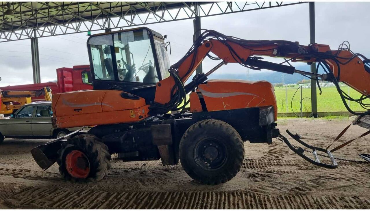 Gallmac WMW 115 wheel excavator side view
