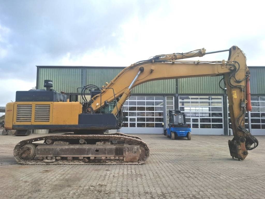 2019 Hitachi ZX490LCH-6 crawler excavator, side view 2019 Hitachi ZX490LCH-6 crawler excavator, side view