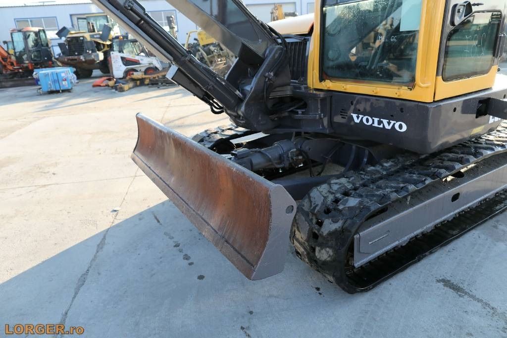 2010 Volvo ECR88 PLUS mini excavator front view with blade 2010 Volvo ECR88 PLUS mini excavator front view with blade