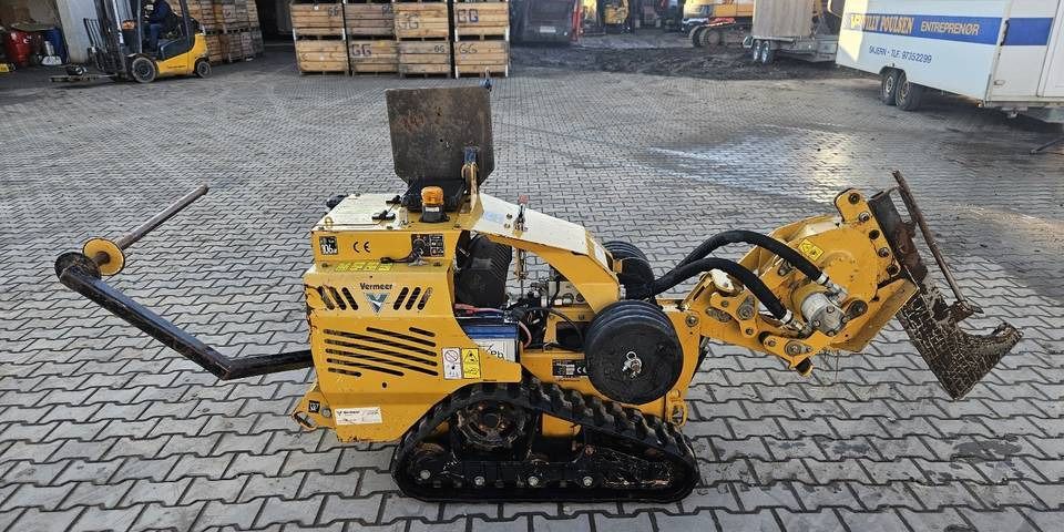 2018 Vermeer SPX25 crawler excavator side view