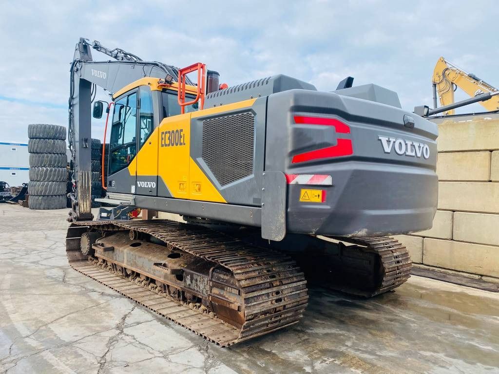 2021 Volvo EC300EL crawler excavator, rear three-quarter view 2021 Volvo EC300EL crawler excavator, rear three-quarter view