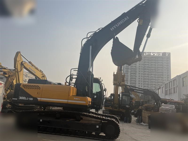 2022 Hyundai R300LC-9S crawler excavator side view