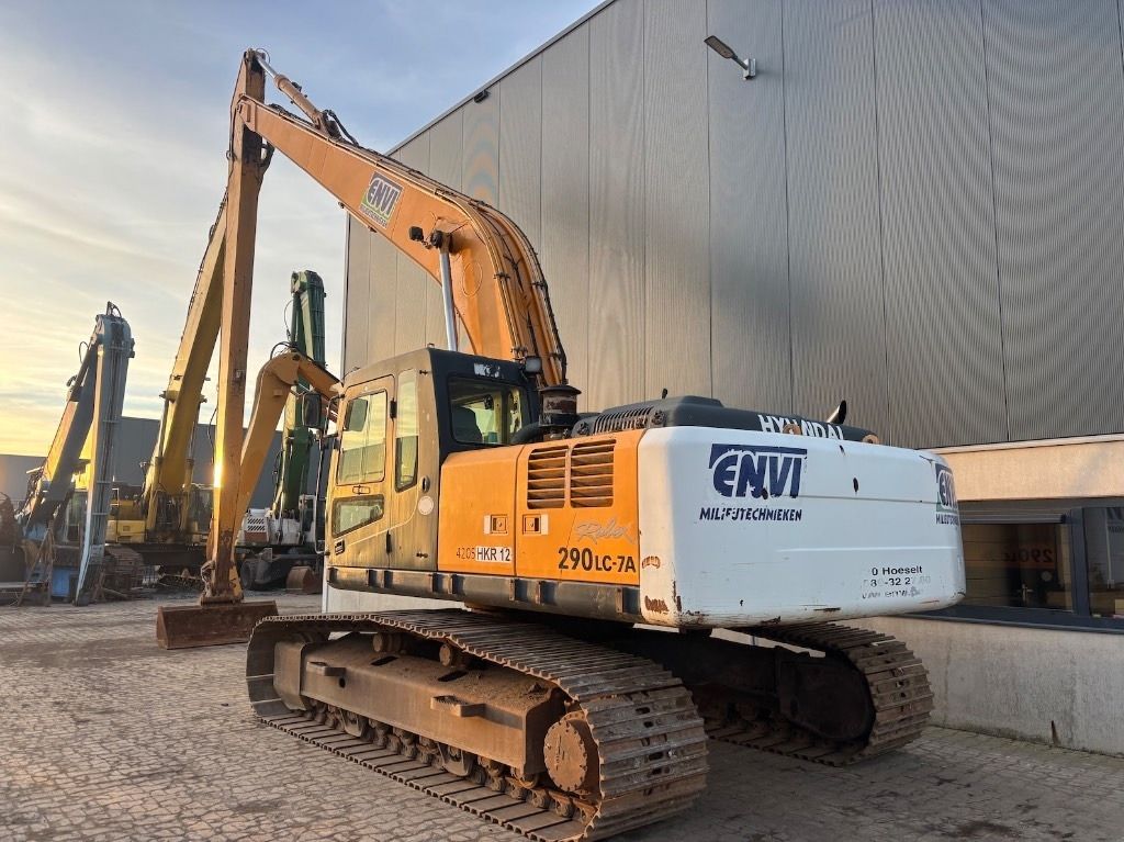 2011 Hyundai 290LC-7A crawler excavator, rear three-quarter view 2011 Hyundai 290LC-7A crawler excavator, rear three-quarter view