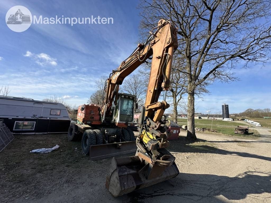 2001 Atlas 1404 wheel excavator, front three-quarter view 2001 Atlas 1404 wheel excavator, front three-quarter view
