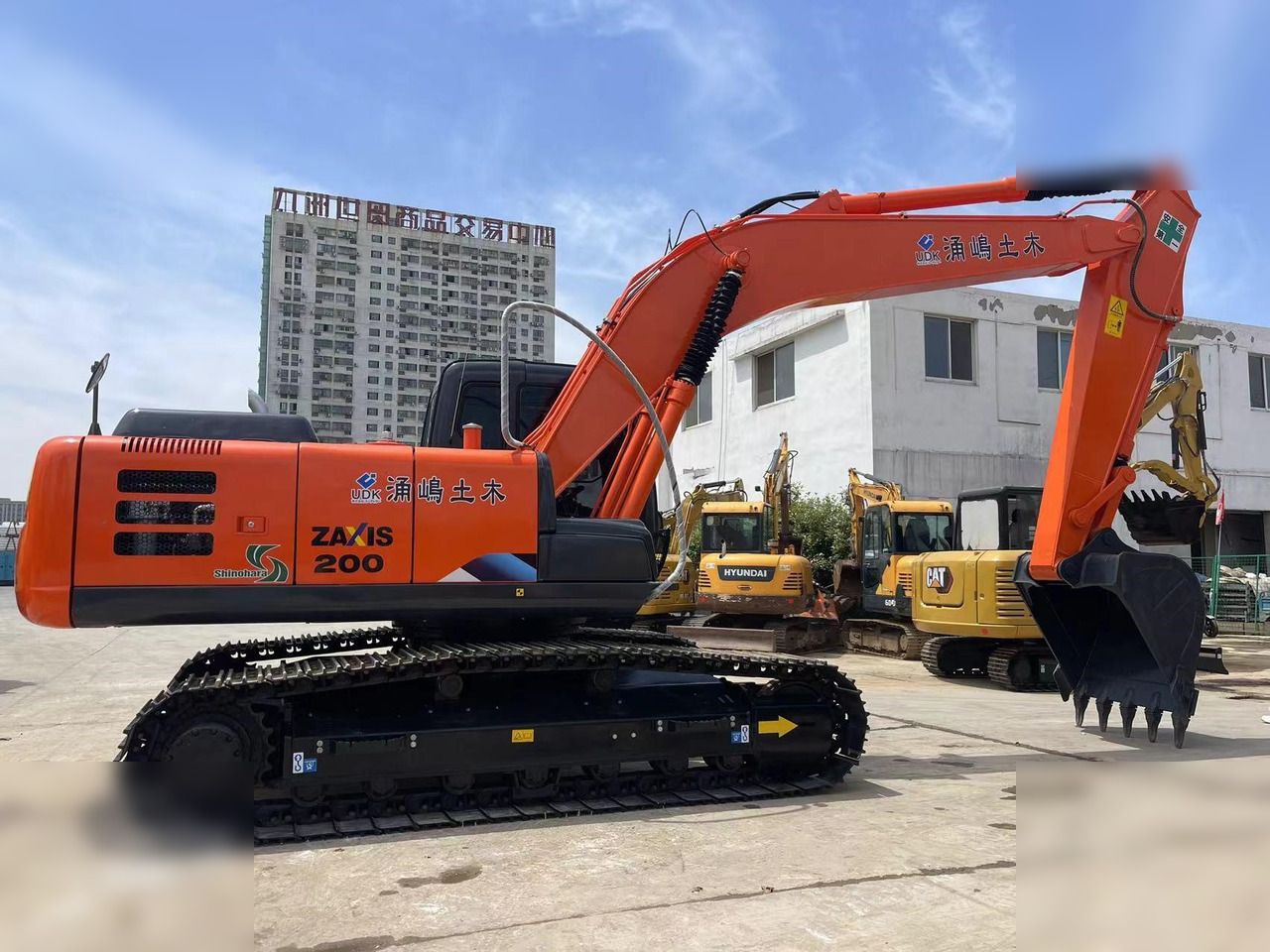 2020 Hitachi ZAXIS 200 crawler excavator, side profile view