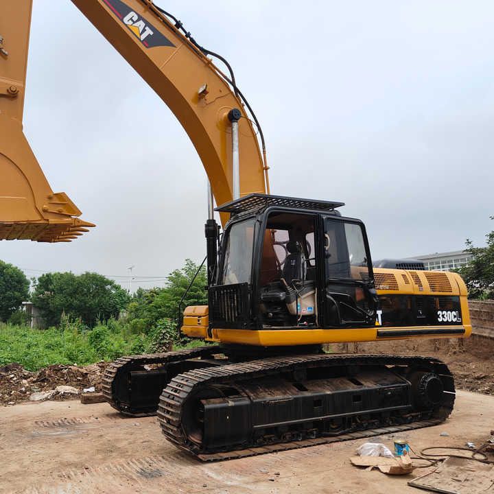 Caterpillar 330CL crawler excavator, side profile view Caterpillar 330CL crawler excavator, side profile view