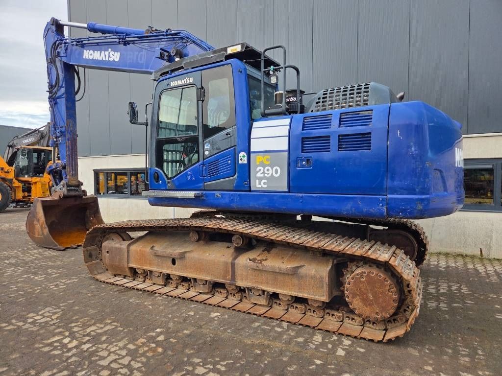 2014 Komatsu PC290LC-10 crawler excavator side view 2014 Komatsu PC290LC-10 crawler excavator side view