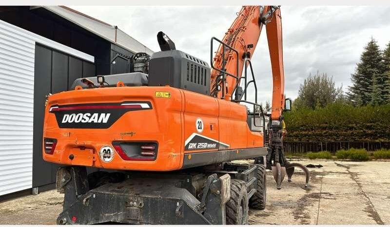 2022 Doosan DX250WMH-7 wheel excavator, rear three-quarter view 2022 Doosan DX250WMH-7 wheel excavator, rear three-quarter view