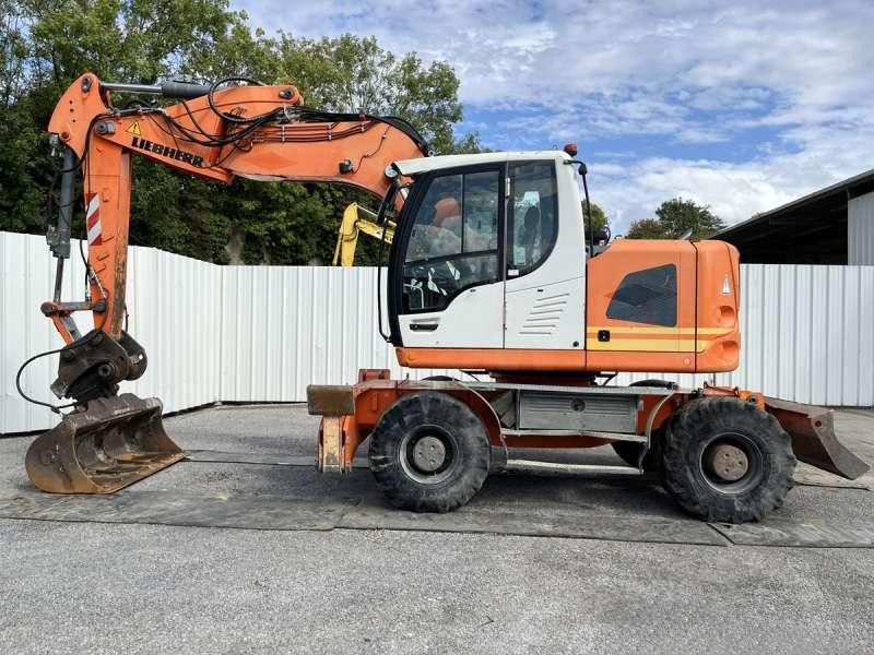 2013 Liebherr A918 COMPACT wheel excavator side view