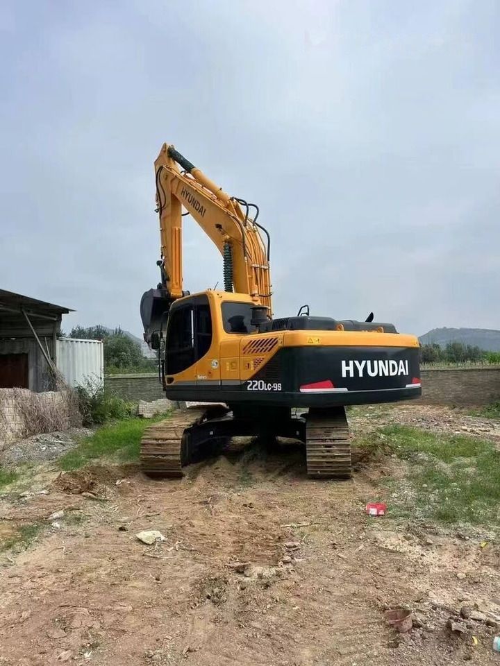 Hyundai 220LC-9 crawler excavator rear three-quarter view Hyundai 220LC-9 crawler excavator rear three-quarter view