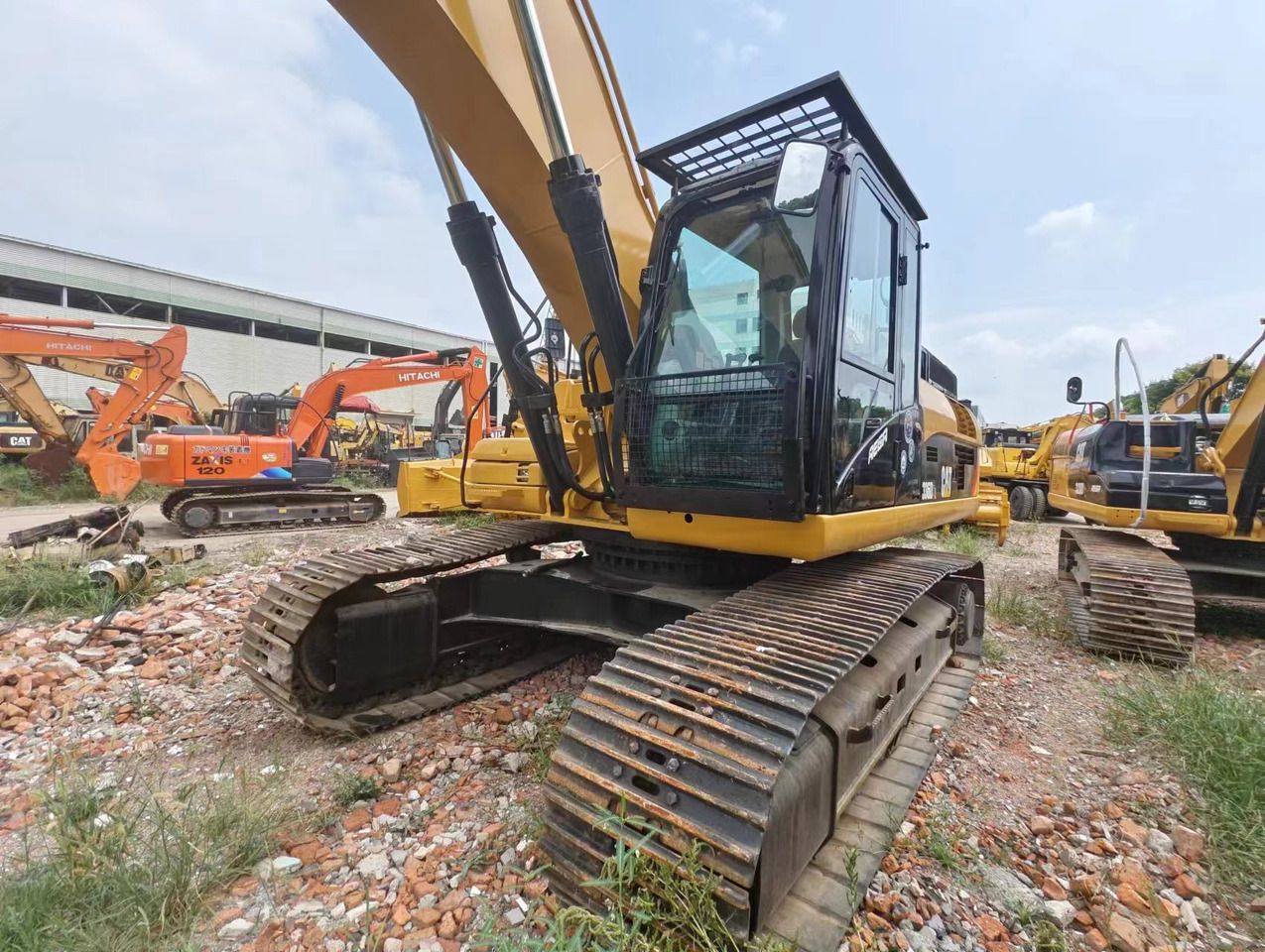 2020 Caterpillar 336D2L crawler excavator, front three-quarter view 2020 Caterpillar 336D2L crawler excavator, front three-quarter view