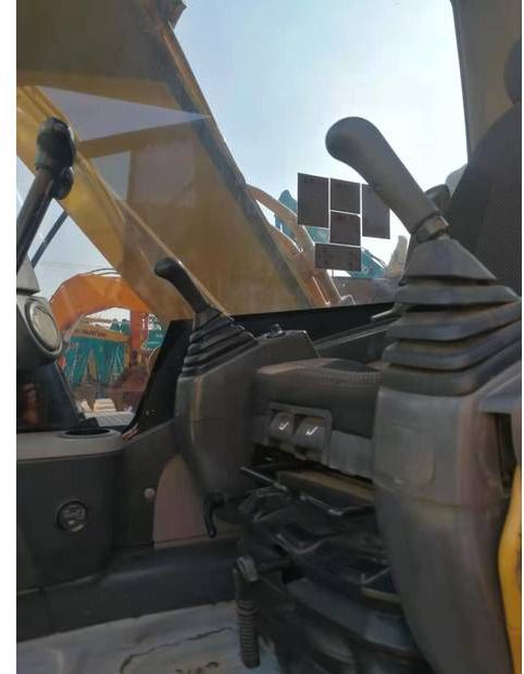Escavadora de rastos Caterpillar 320D de 2018, vista interior Escavadora de rastos Caterpillar 320D de 2018, vista interior