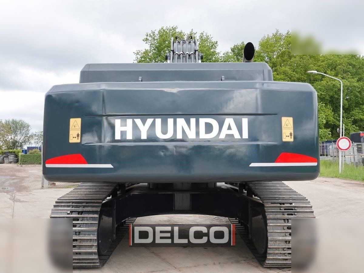 2026 Hyundai R340 crawler excavator, rear view 2026 Hyundai R340 crawler excavator, rear view