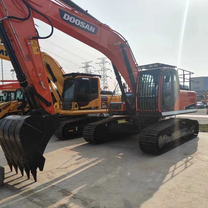 2020 Doosan DX300LC crawler excavator, front three-quarter view 2020 Doosan DX300LC crawler excavator, front three-quarter view