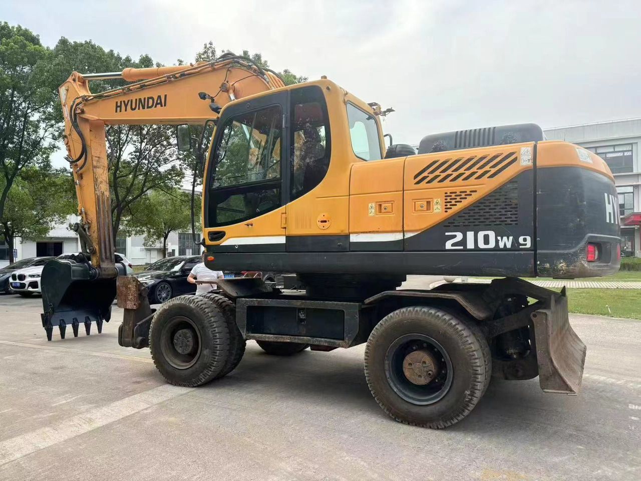 2019 Hyundai R210W-9 wheel excavator side view 2019 Hyundai R210W-9 wheel excavator side view
