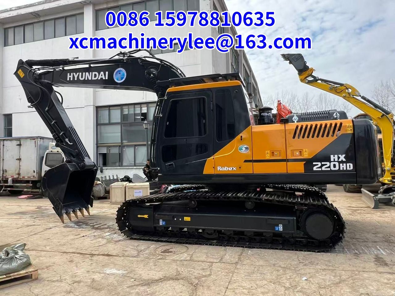 2023 Hyundai HX220HD crawler excavator side view