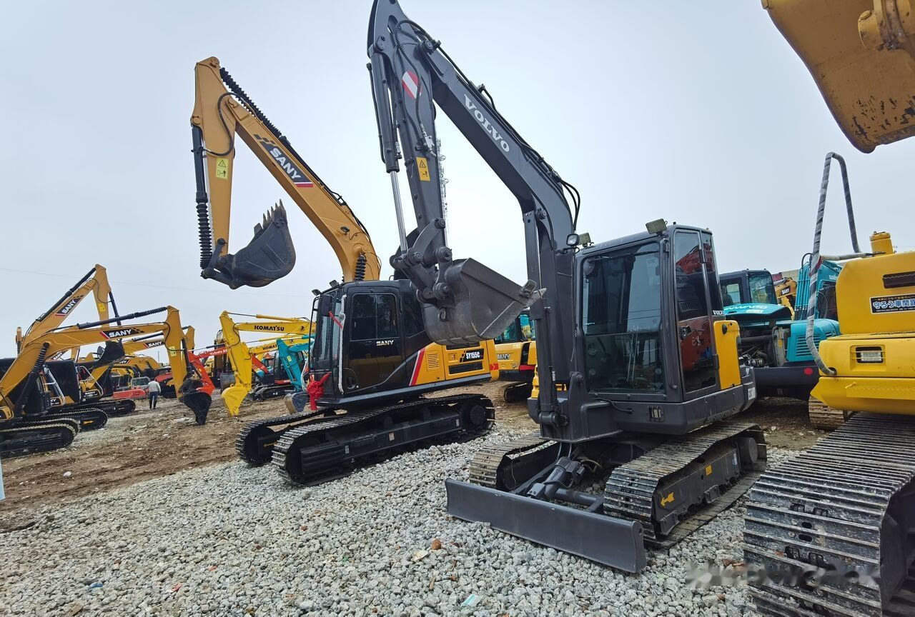 2021 Volvo EC60D mini excavator, front three-quarter view 2021 Volvo EC60D mini excavator, front three-quarter view