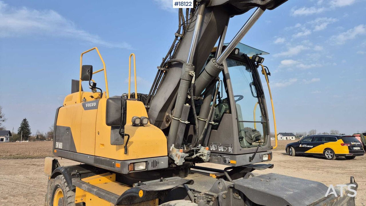 2014 Volvo EW160D wheel excavator, side profile view 2014 Volvo EW160D wheel excavator, side profile view