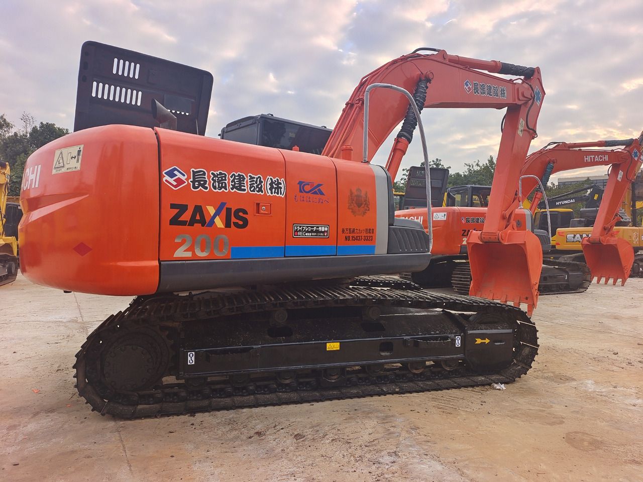 2024 Hitachi ZAXIS 200 crawler excavator, side view 2024 Hitachi ZAXIS 200 crawler excavator, side view