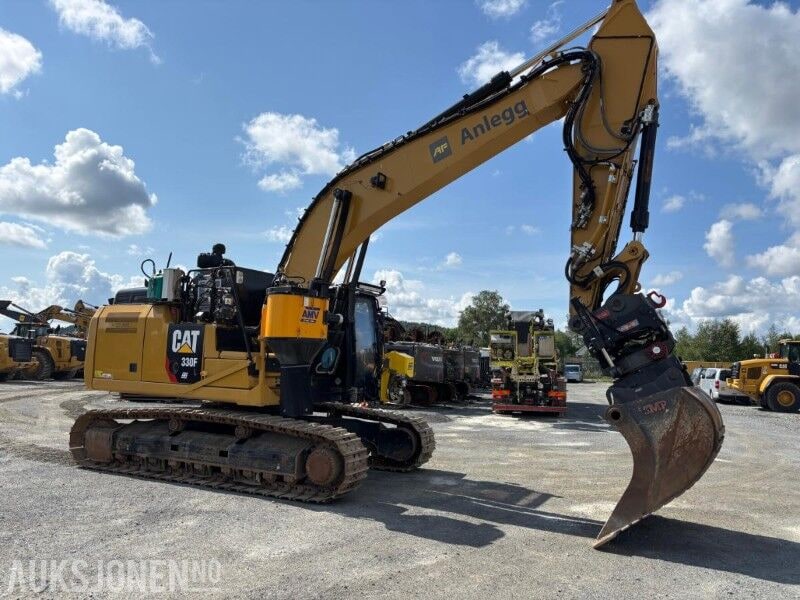 2018 Caterpillar 330F crawler excavator, side view 2018 Caterpillar 330F crawler excavator, side view