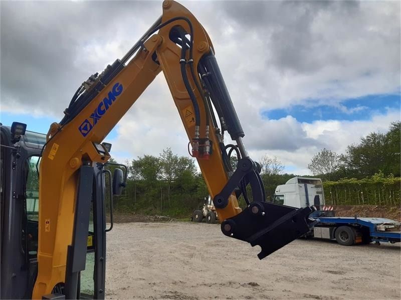 XCMG XE27E mini excavator boom and arm detail XCMG XE27E mini excavator boom and arm detail
