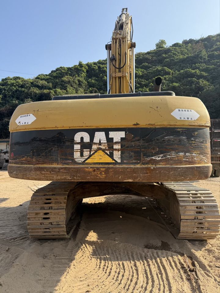 2006 Caterpillar 325CL crawler excavator rear view 2006 Caterpillar 325CL crawler excavator rear view