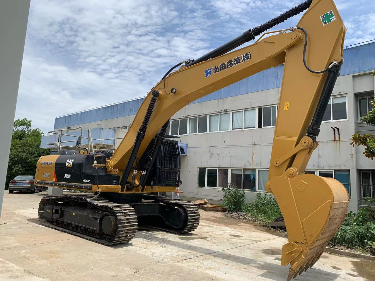 2023 Caterpillar 336D2 crawler excavator, side profile view