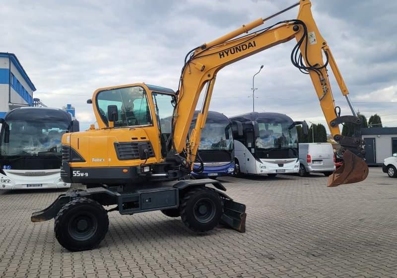 2014 Hyundai R55W-9 wheel excavator, side profile view 2014 Hyundai R55W-9 wheel excavator, side profile view