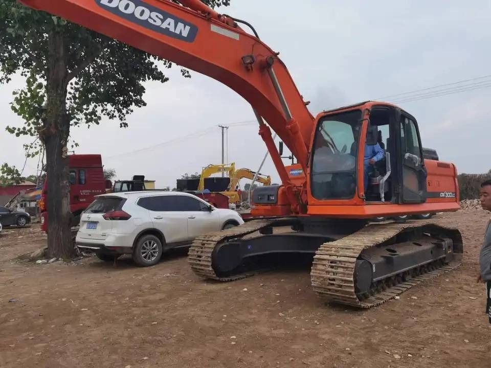 2023 Doosan DX300LC crawler excavator, side view 2023 Doosan DX300LC crawler excavator, side view