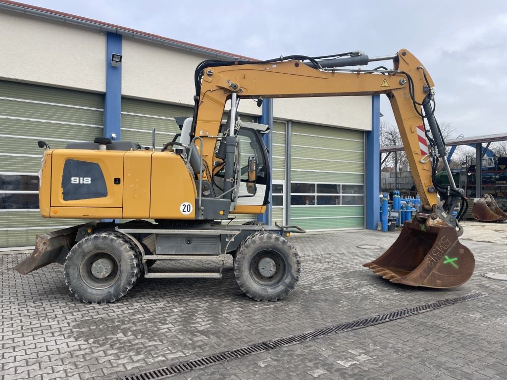 2015 Liebherr A918 wheel excavator, side profile view 2015 Liebherr A918 wheel excavator, side profile view