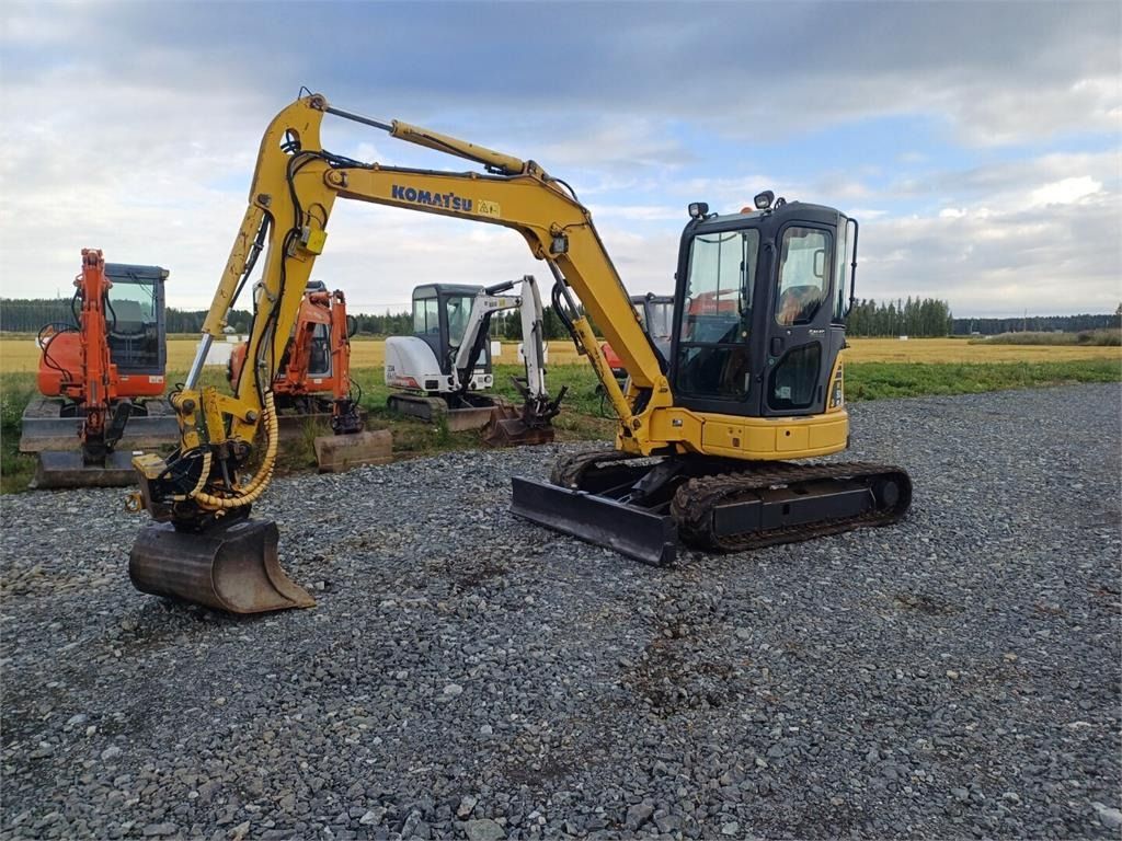 2005 Komatsu PC50MR-2 mini excavator, side view 2005 Komatsu PC50MR-2 mini excavator, side view