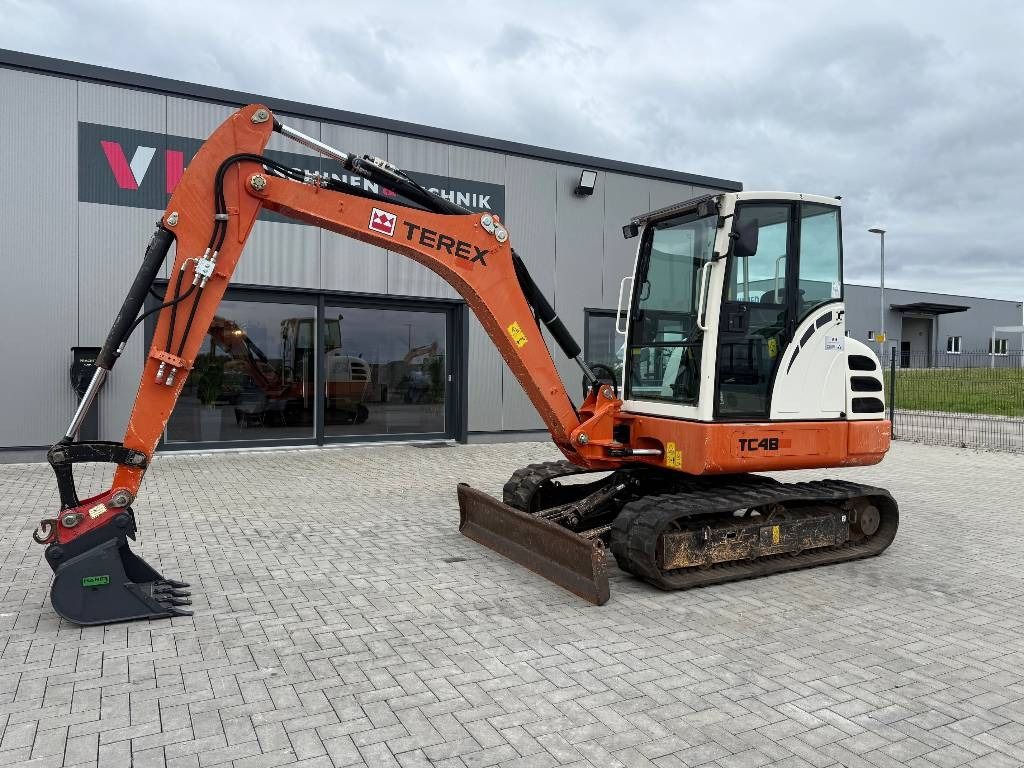 2016 Terex TC48 mini excavator, side view 2016 Terex TC48 mini excavator, side view