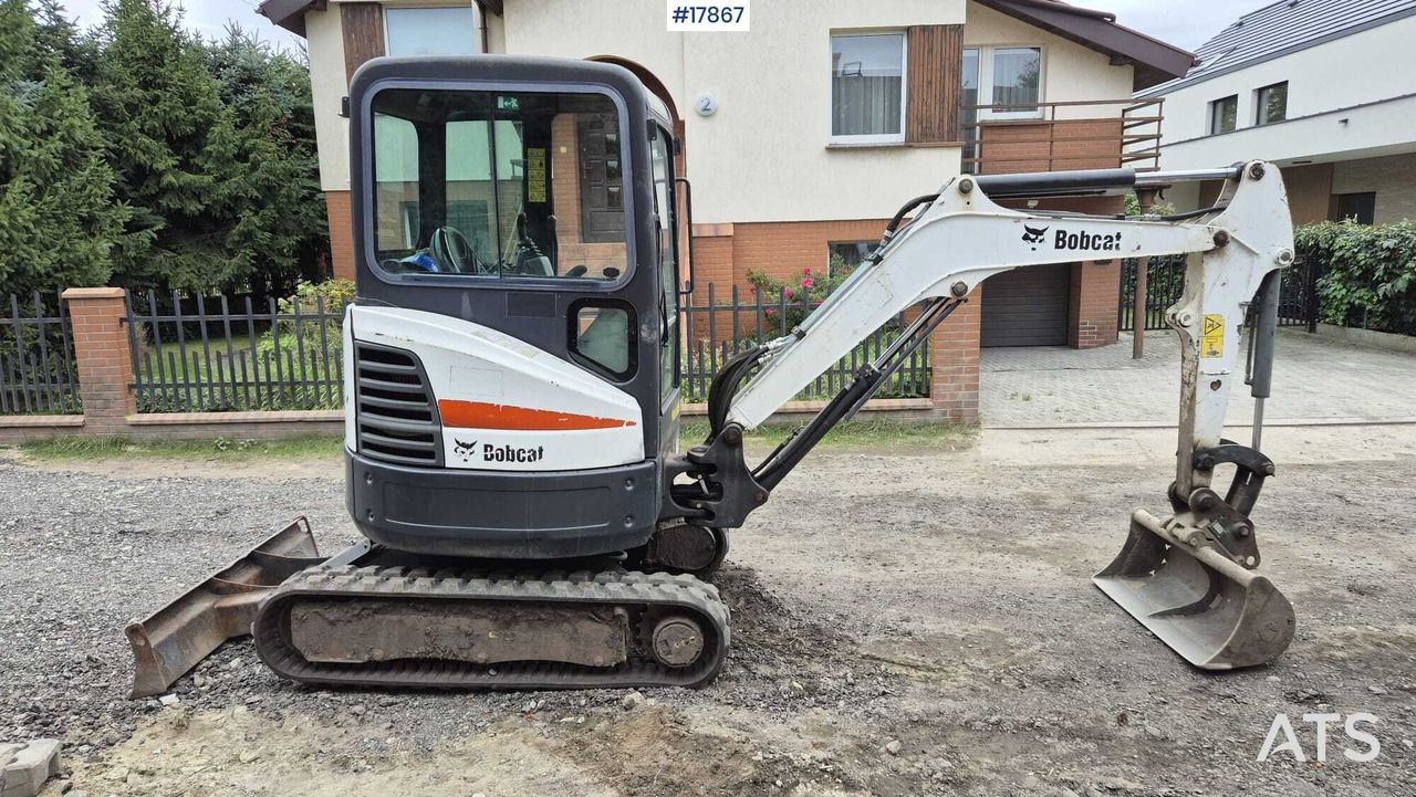 2015 Bobcat E25EM mini excavator, side view 2015 Bobcat E25EM mini excavator, side view