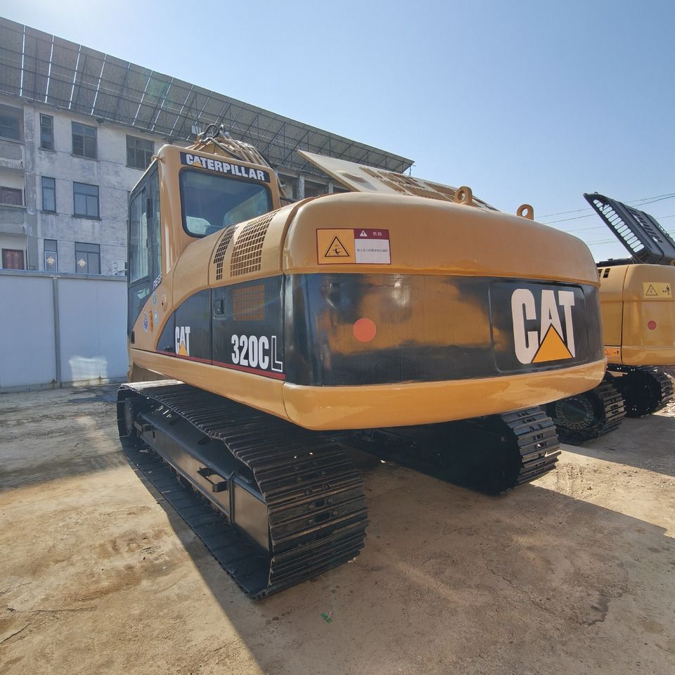 Gąsienicowa koparka Caterpillar 320CL 2023 widok z tyłu