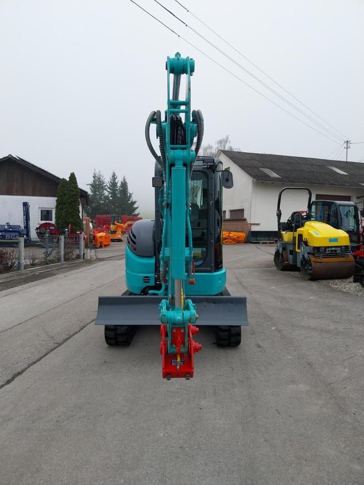 2019 Kobelco SK35 SR mini excavator, front view 2019 Kobelco SK35 SR mini excavator, front view