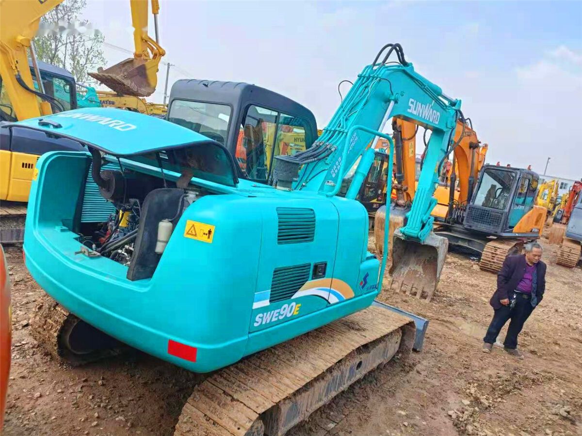 2010 Sunward SWE90E crawler excavator, rear three-quarter view 2010 Sunward SWE90E crawler excavator, rear three-quarter view