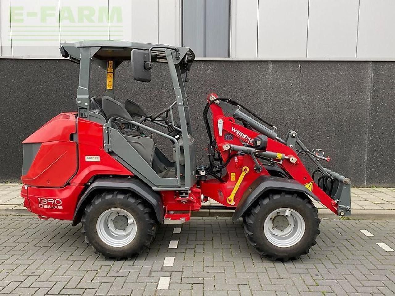 2021 Weidemann 1390 DELUXE mini excavator, side view 2021 Weidemann 1390 DELUXE mini excavator, side view