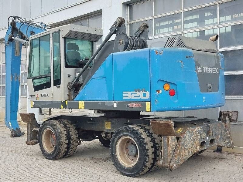 2016 Fuchs MHL320F material handler, rear three-quarter view 2016 Fuchs MHL320F material handler, rear three-quarter view