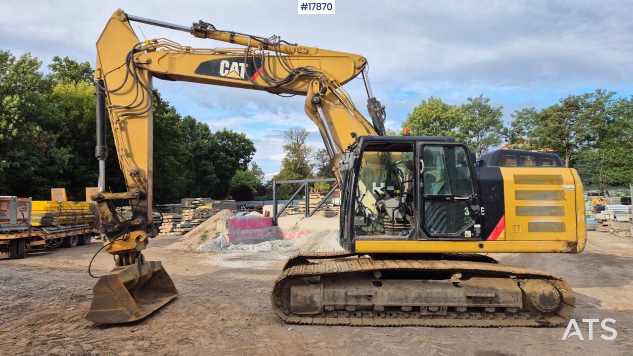 2012 Caterpillar 324E crawler excavator, side view 2012 Caterpillar 324E crawler excavator, side view