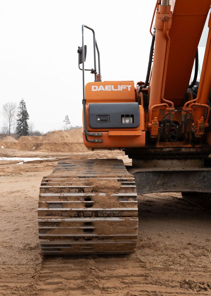 Doosan DX225LC crawler excavator side view of tracks and body Doosan DX225LC crawler excavator side view of tracks and body