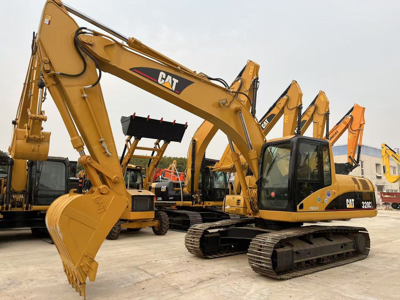 2013 Caterpillar 320CL Raupenbagger, Seitenansicht