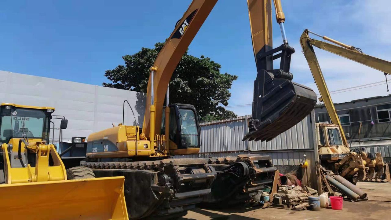 Caterpillar 320C Amphibious Excavator, side view
