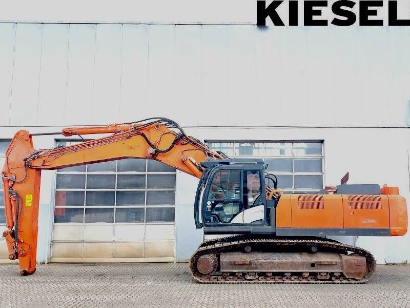 2014 Hitachi KMC350-5 demolition excavator, side view 2014 Hitachi KMC350-5 demolition excavator, side view