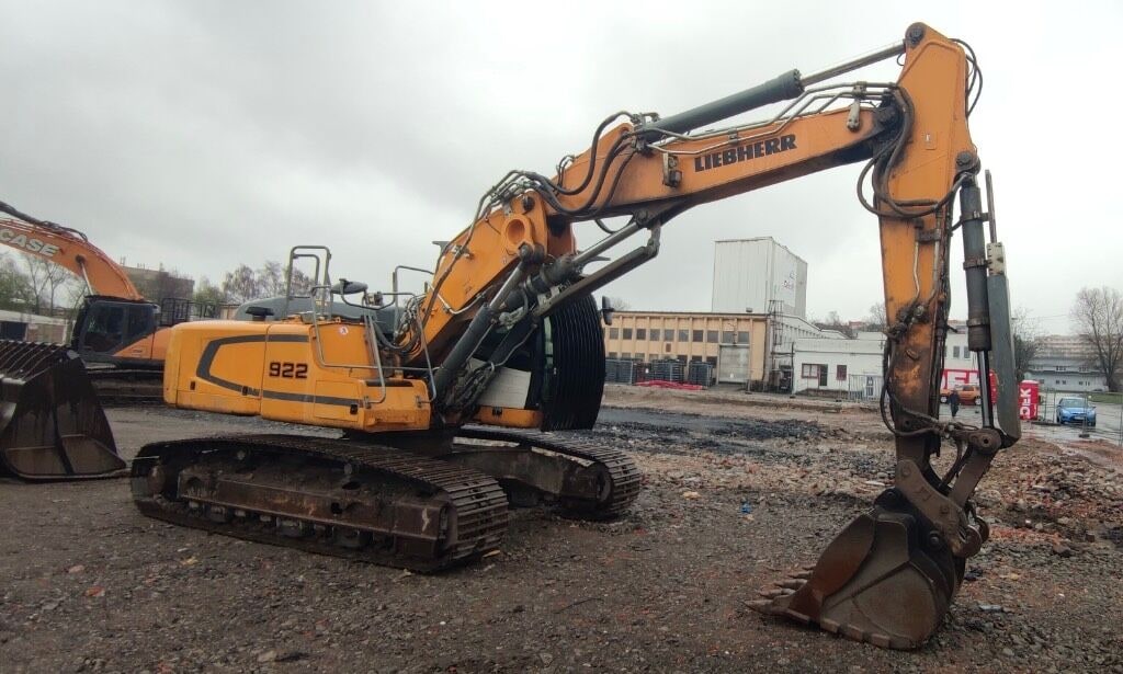 Liebherr 922 crawler excavator, side view